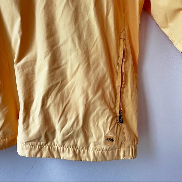 IZOD XFG Men’s Yellow Golf Jacket Size L Half Zip Windbreaker Lightweight - Picture 3 of 9